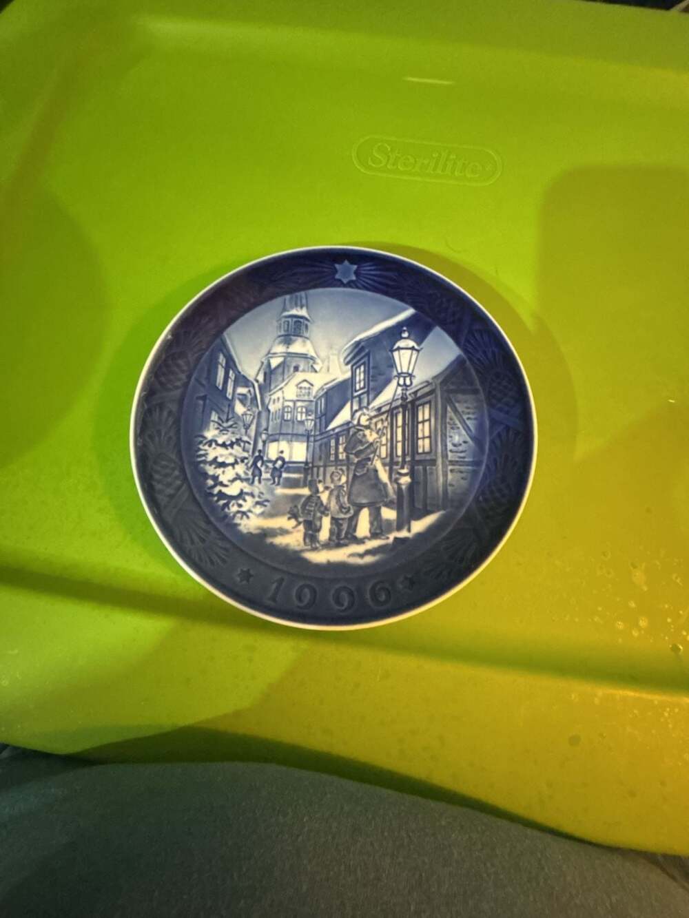 Royal Copenhagen 1996 Christmas Plate, Lighting the Street Lamps